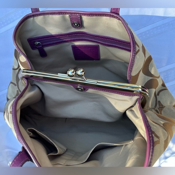 Coach VGUC Kiss lock bag - Picture 10 of 16